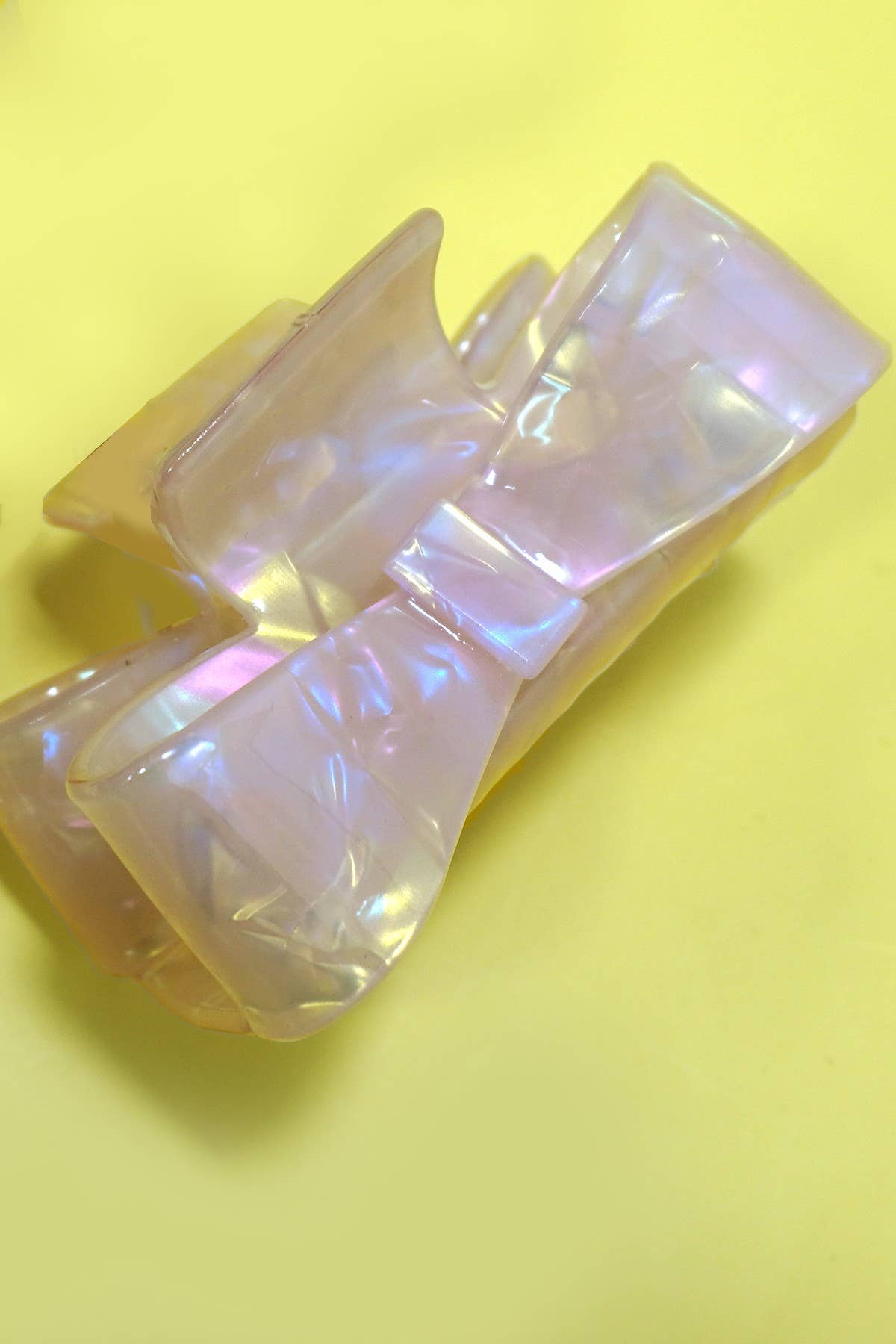 Pearl Bow Claw Clip