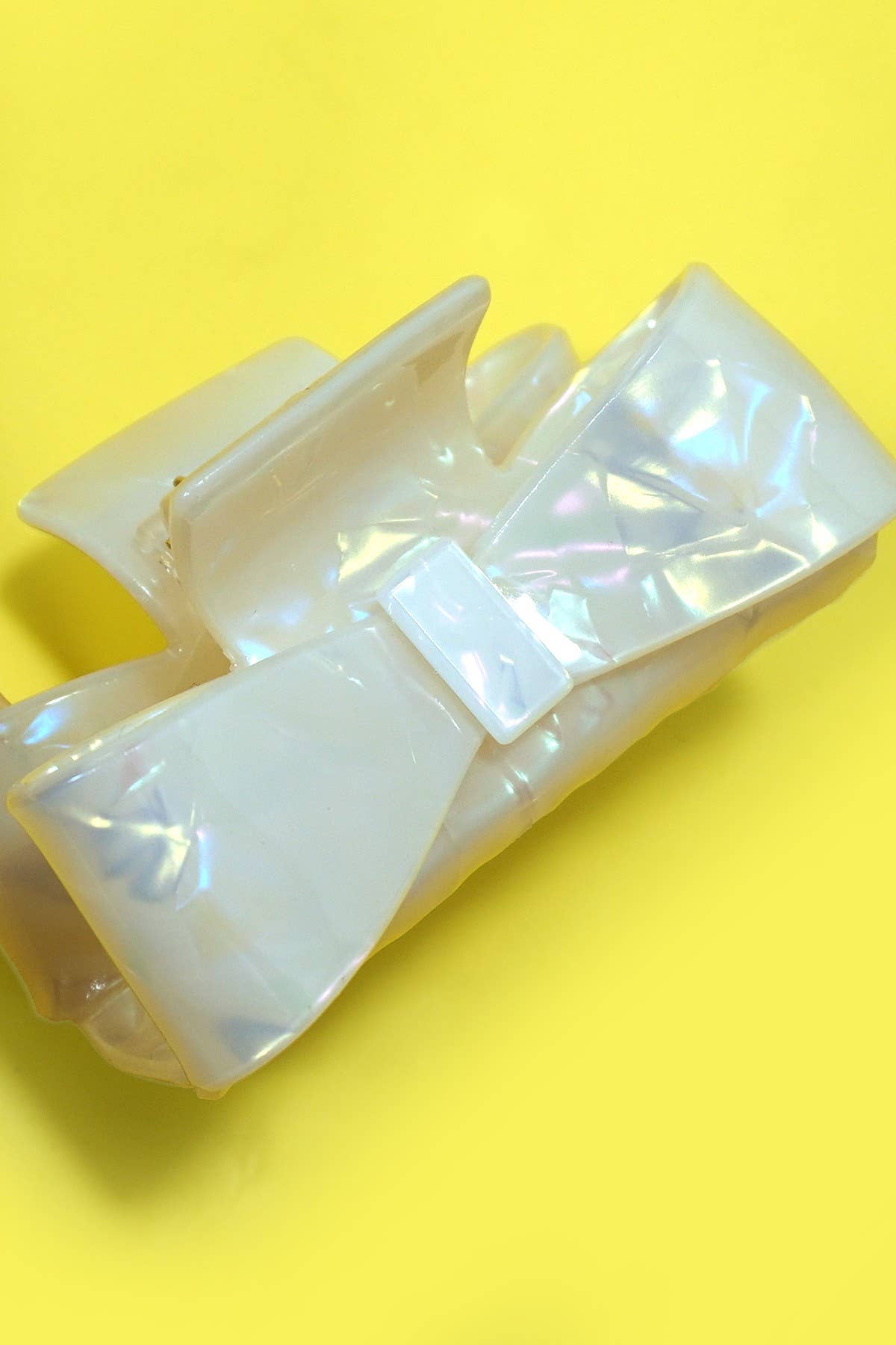 Pearl Bow Claw Clip