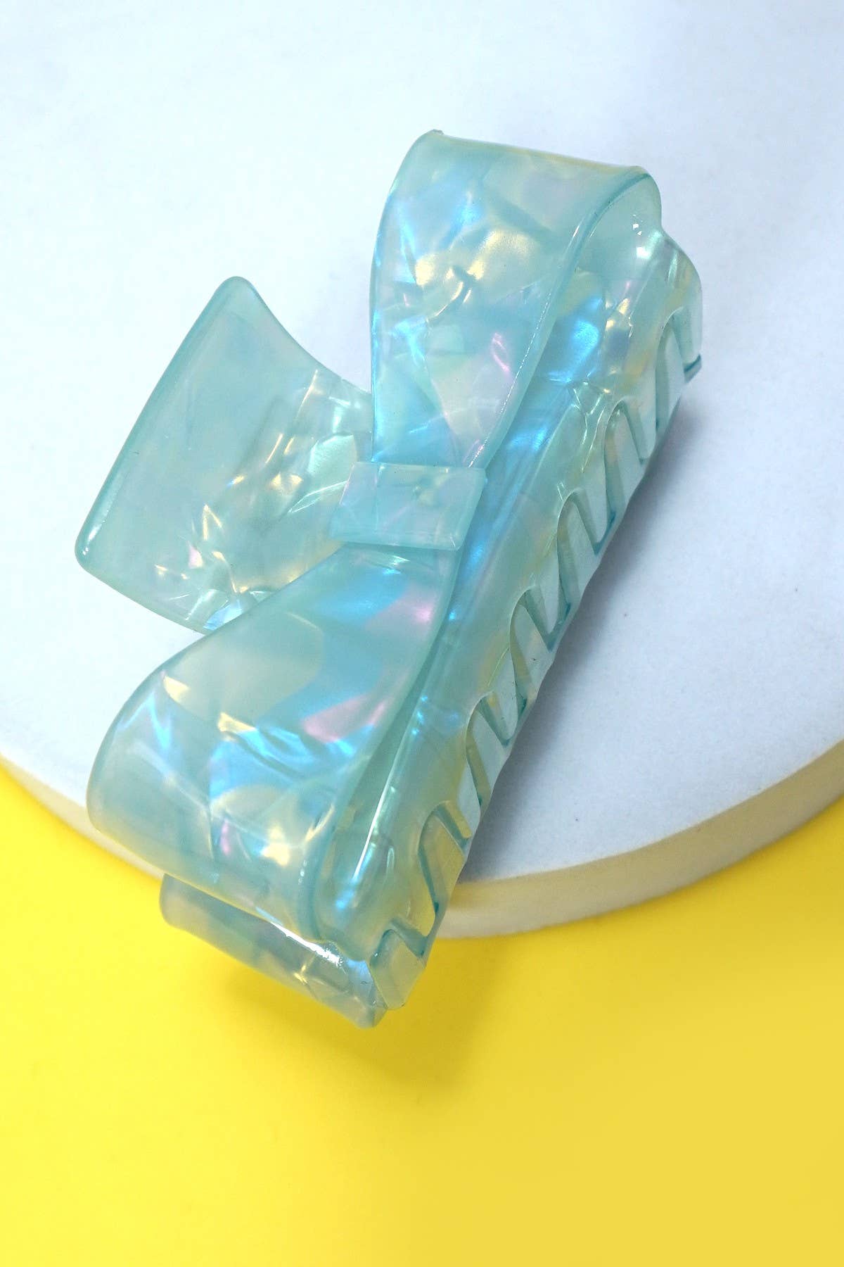 Pearl Bow Claw Clip