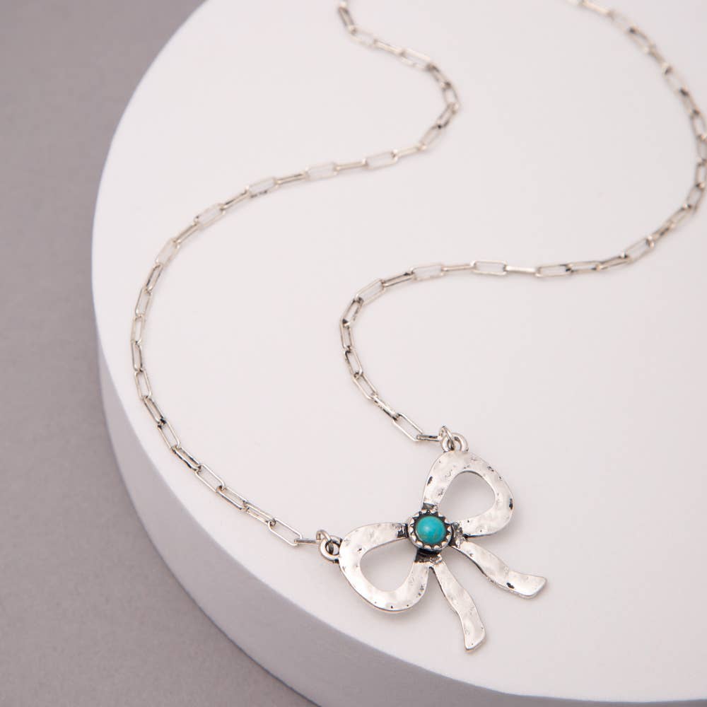 Western Short Tail Bow Pendant Necklace